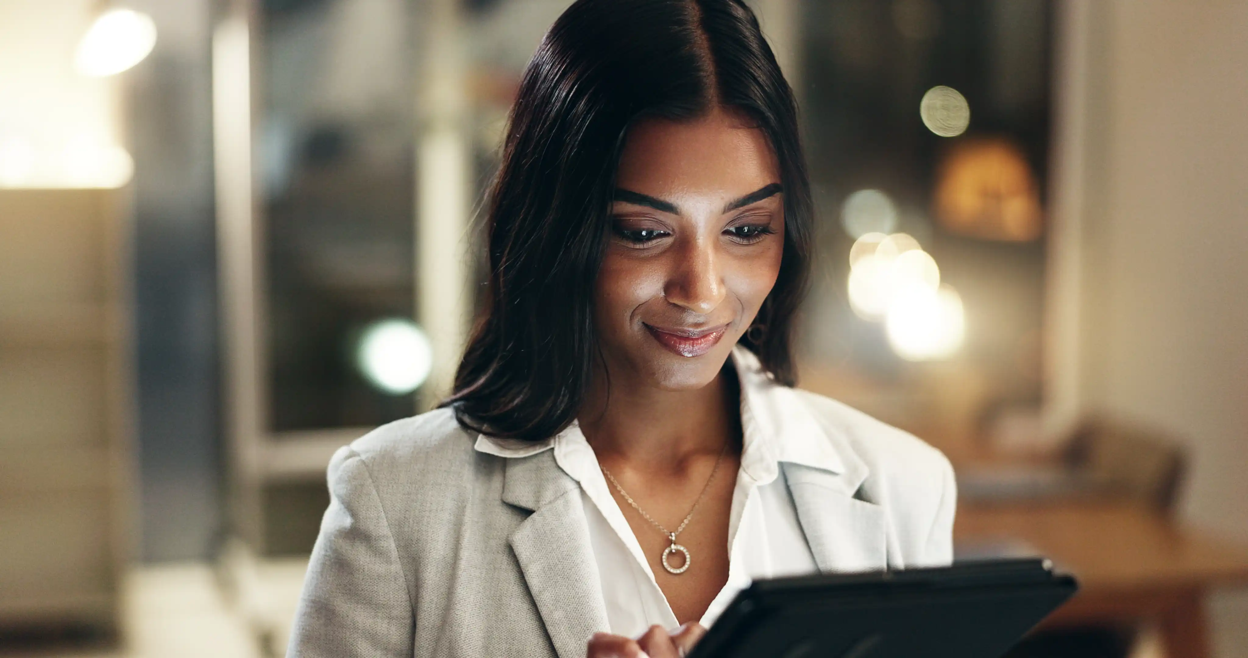 woman publishing digital signage content and consulting content analytics