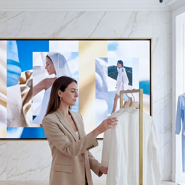 digital signage for luxury retail